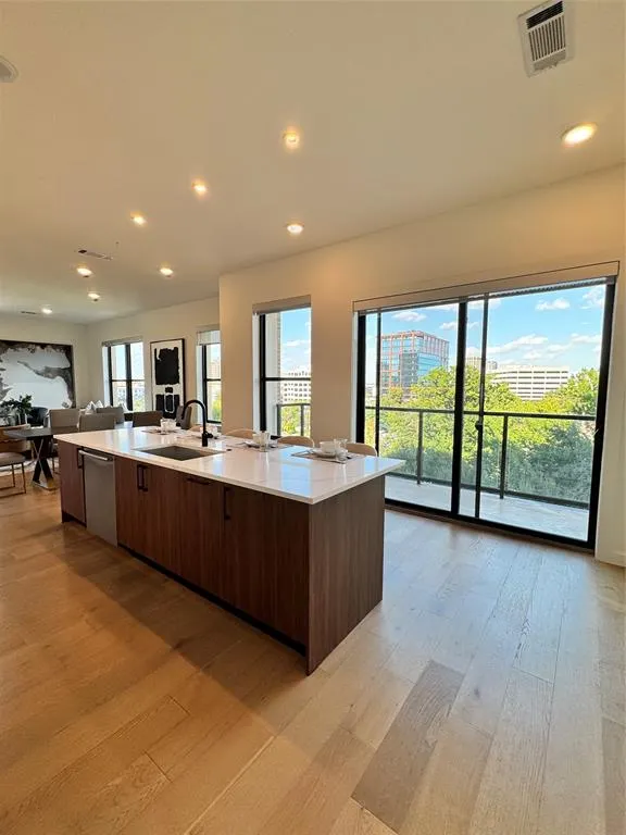 2620 Maple Avenue, #617