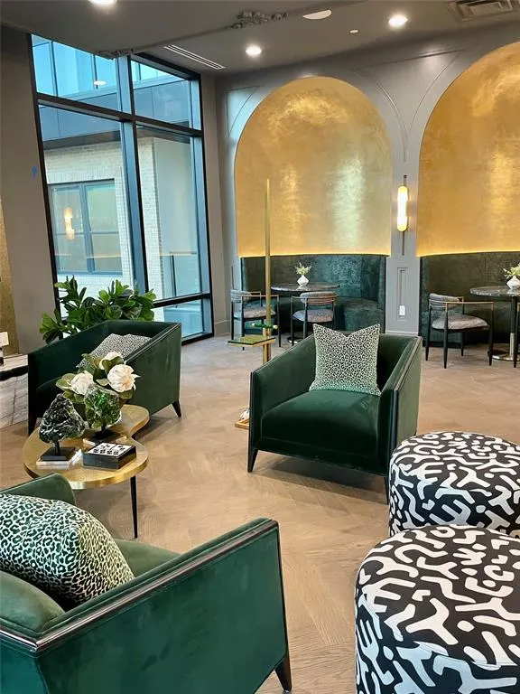 2620 Maple Avenue, #617