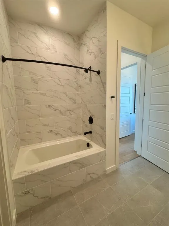 2620 Maple Avenue, #617