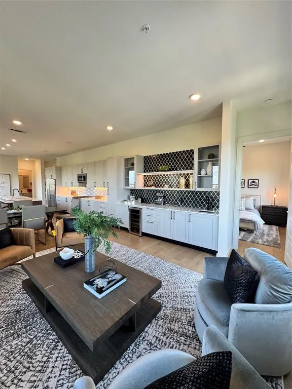 2620 Maple Avenue, #617