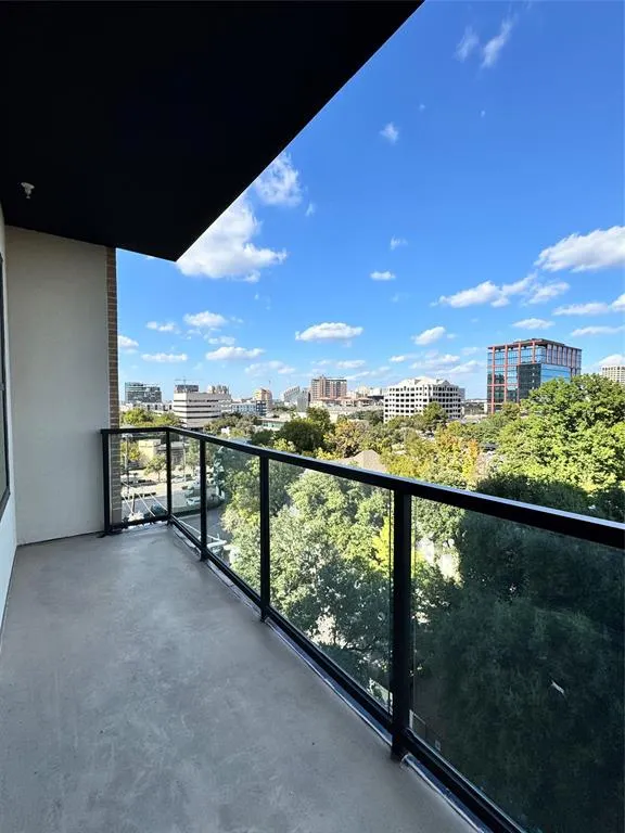 2620 Maple Avenue, #617