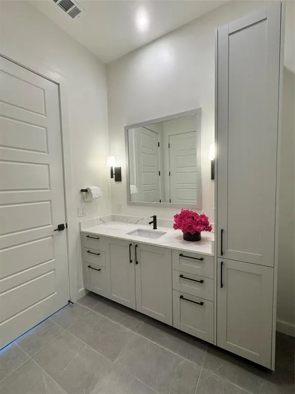 2620 Maple Avenue, #617