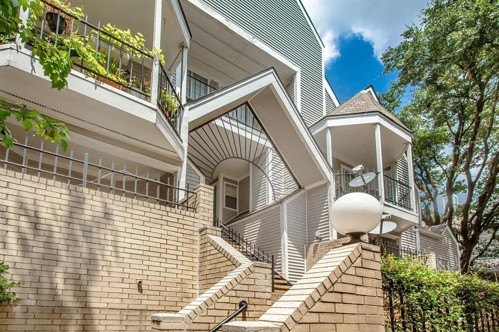 1010 Allen Street, #229