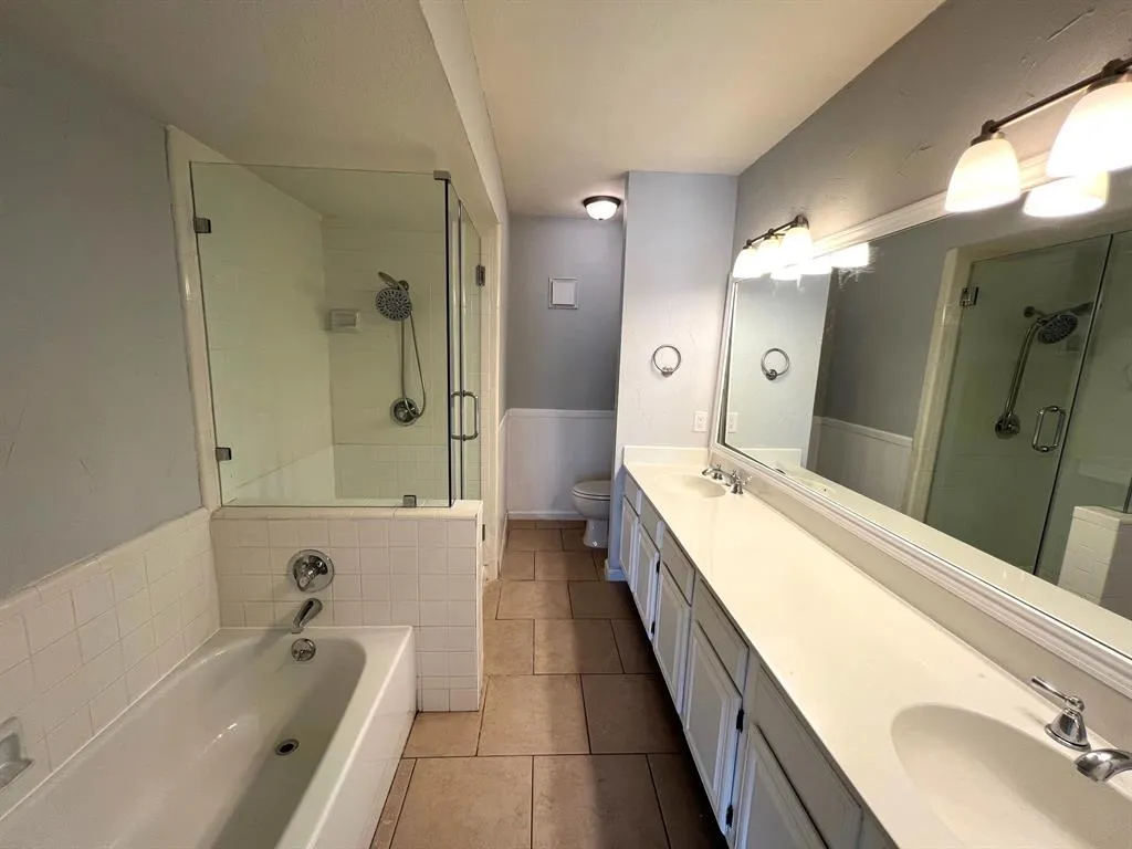 15221 Berry Trail, #704