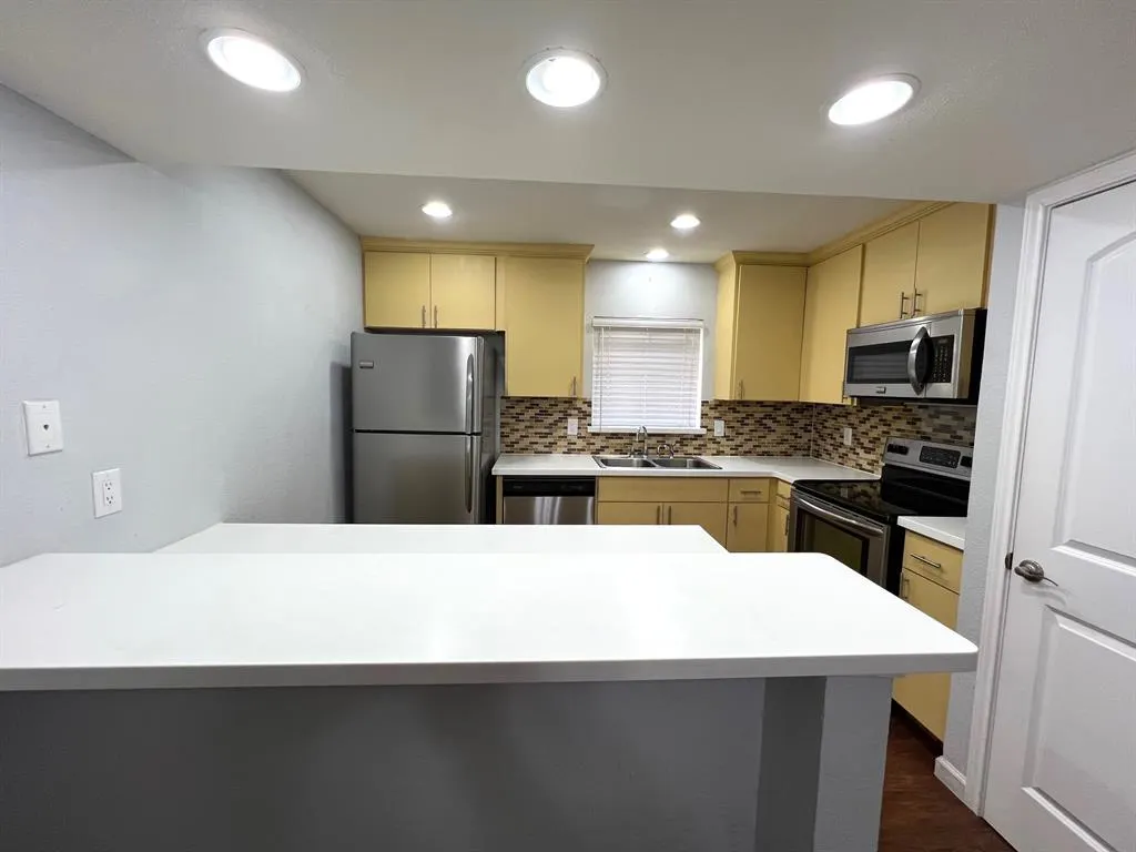 15221 Berry Trail, #704