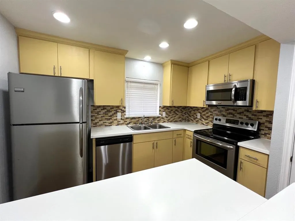 15221 Berry Trail, #704