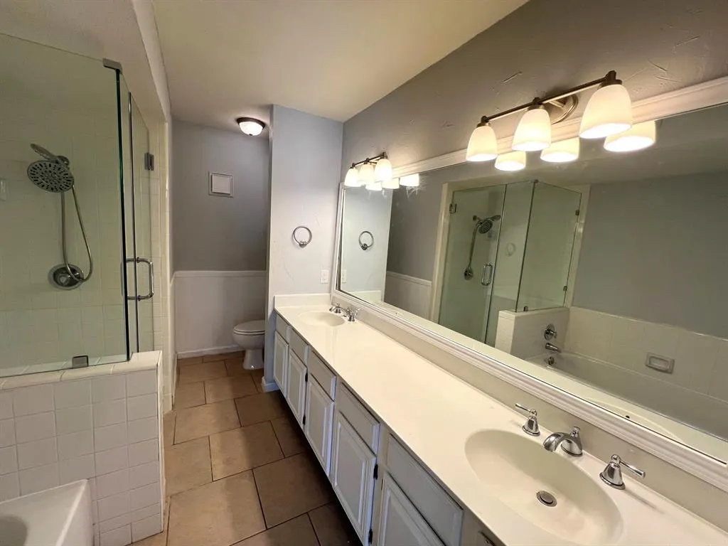 15221 Berry Trail, #704