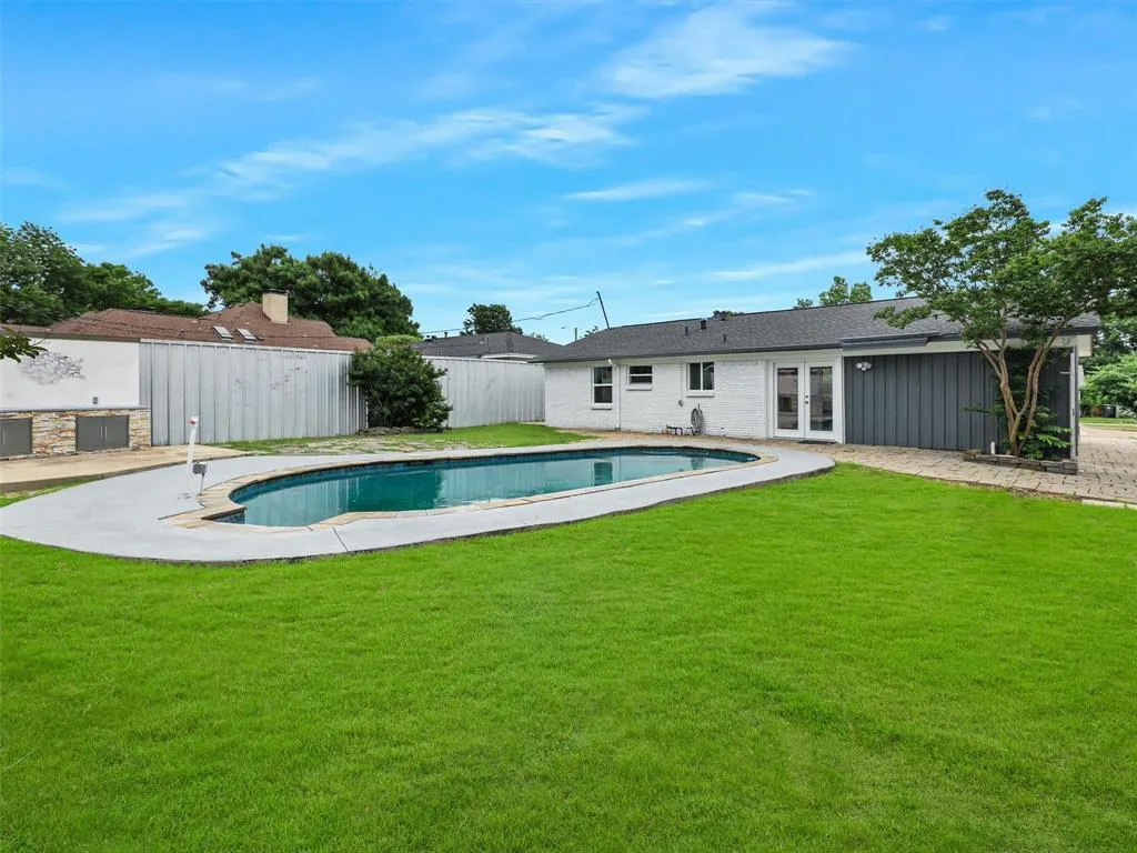 8555 Westfield Drive