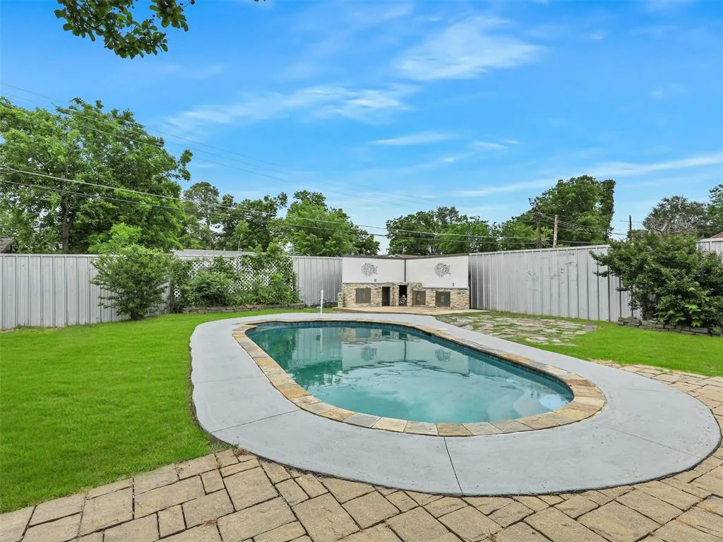 8555 Westfield Drive