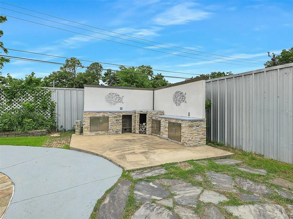 8555 Westfield Drive