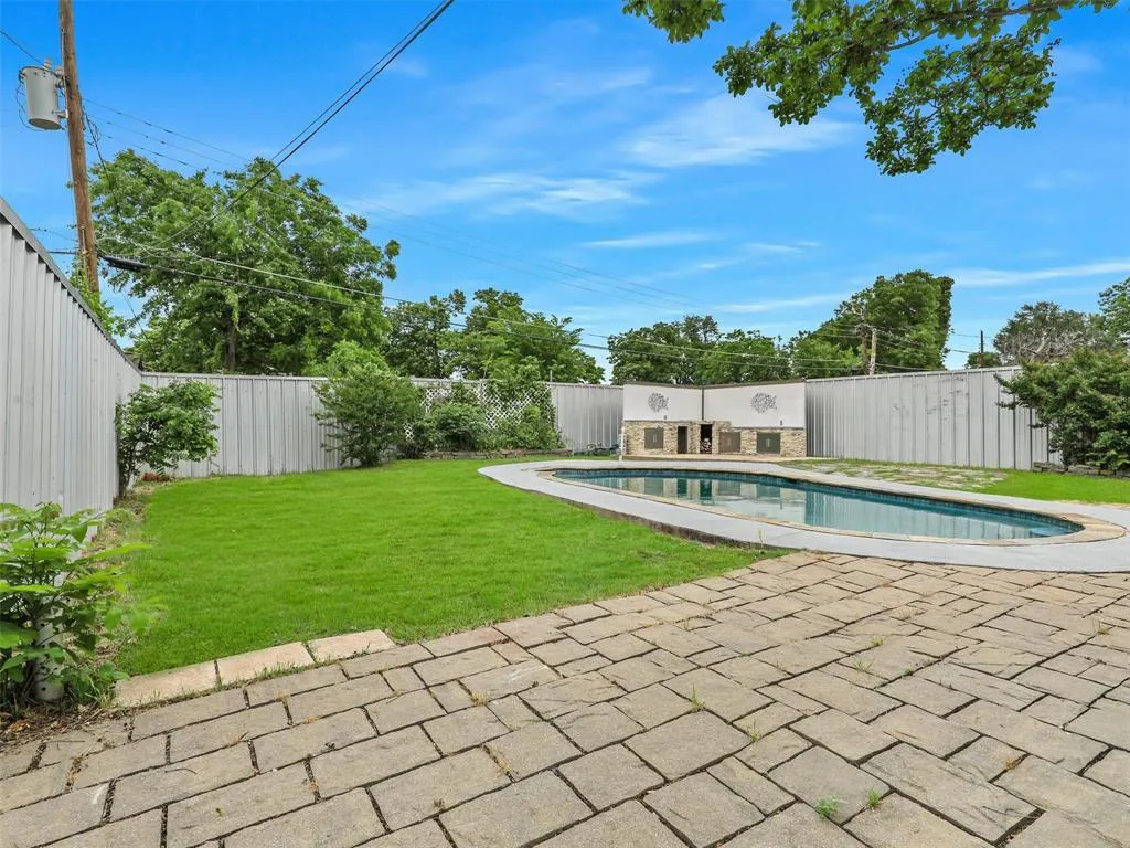 8555 Westfield Drive