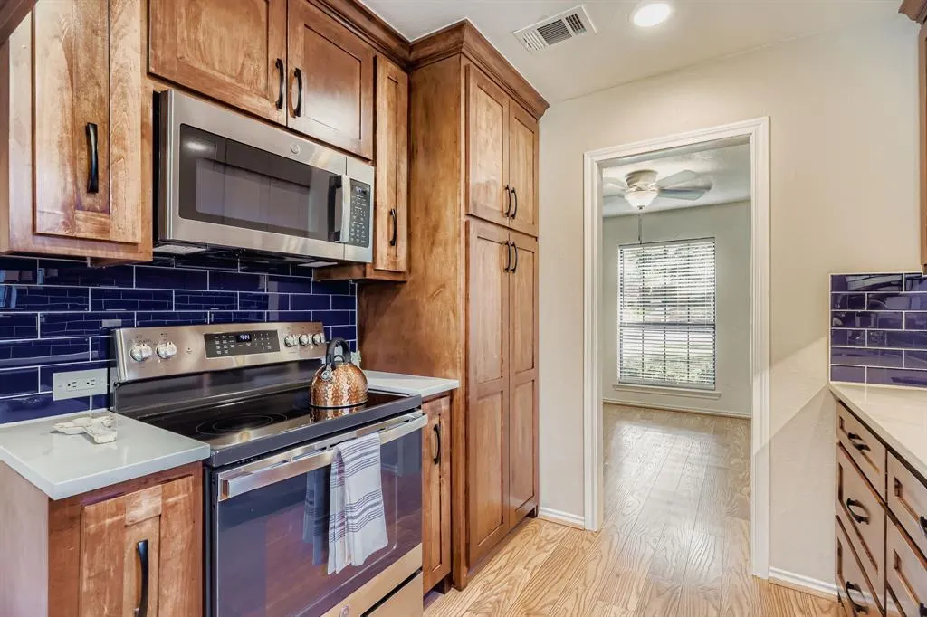 7661 Kings Ridge Road