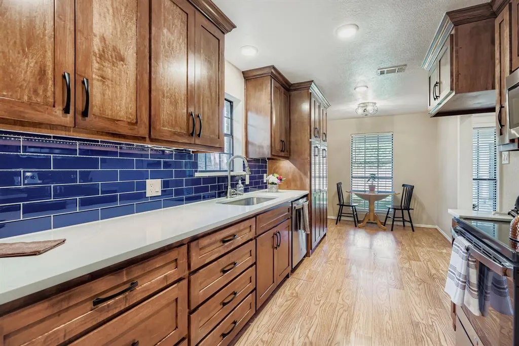 7661 Kings Ridge Road