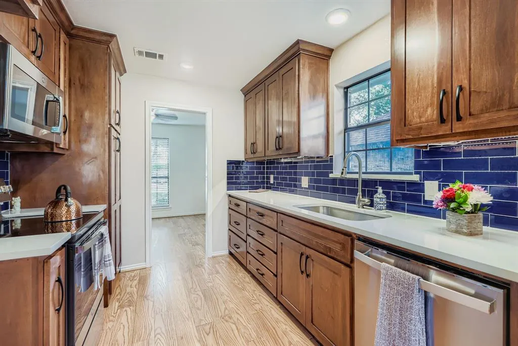 7661 Kings Ridge Road