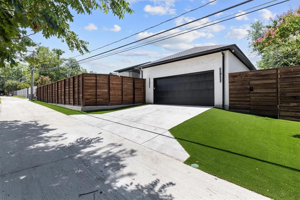 11232 Hillcrest Road