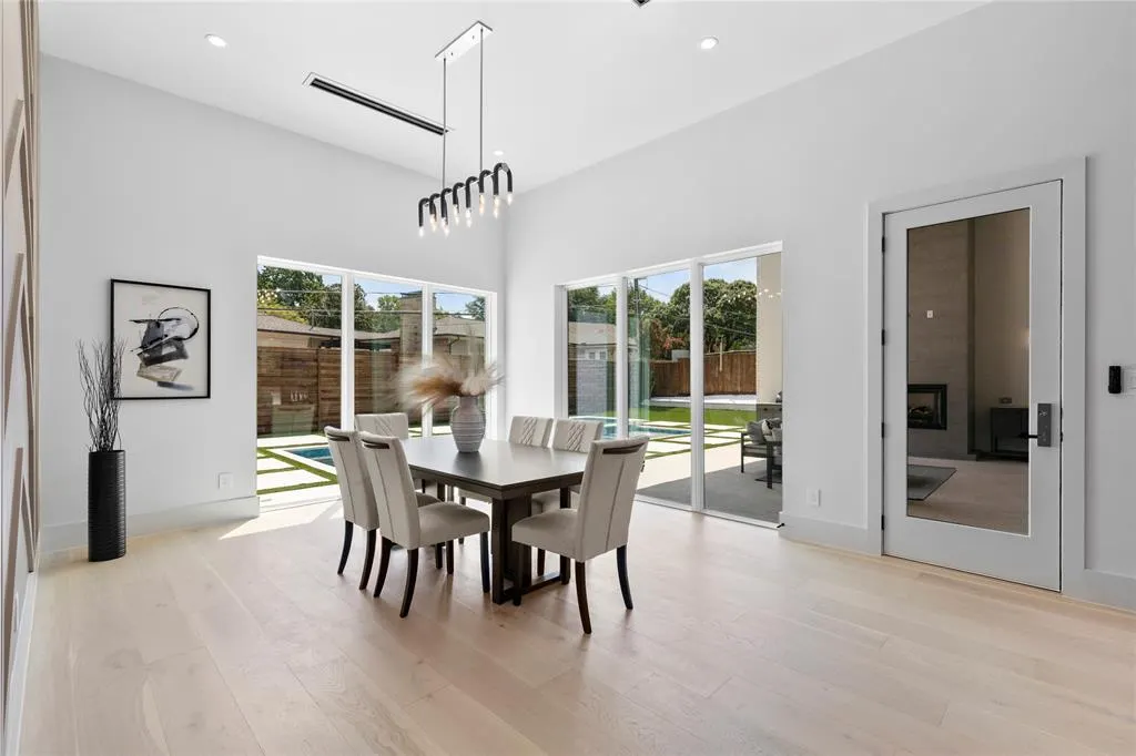 11232 Hillcrest Road