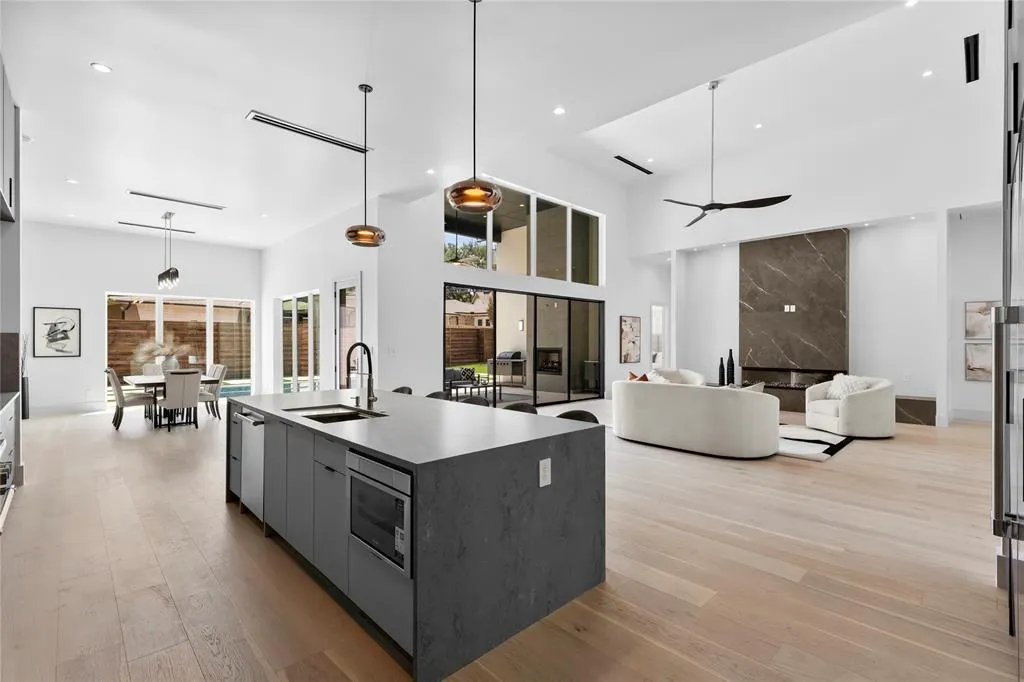 11232 Hillcrest Road