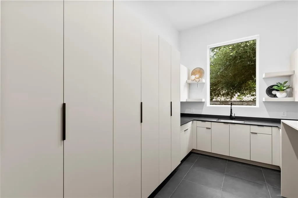 11232 Hillcrest Road