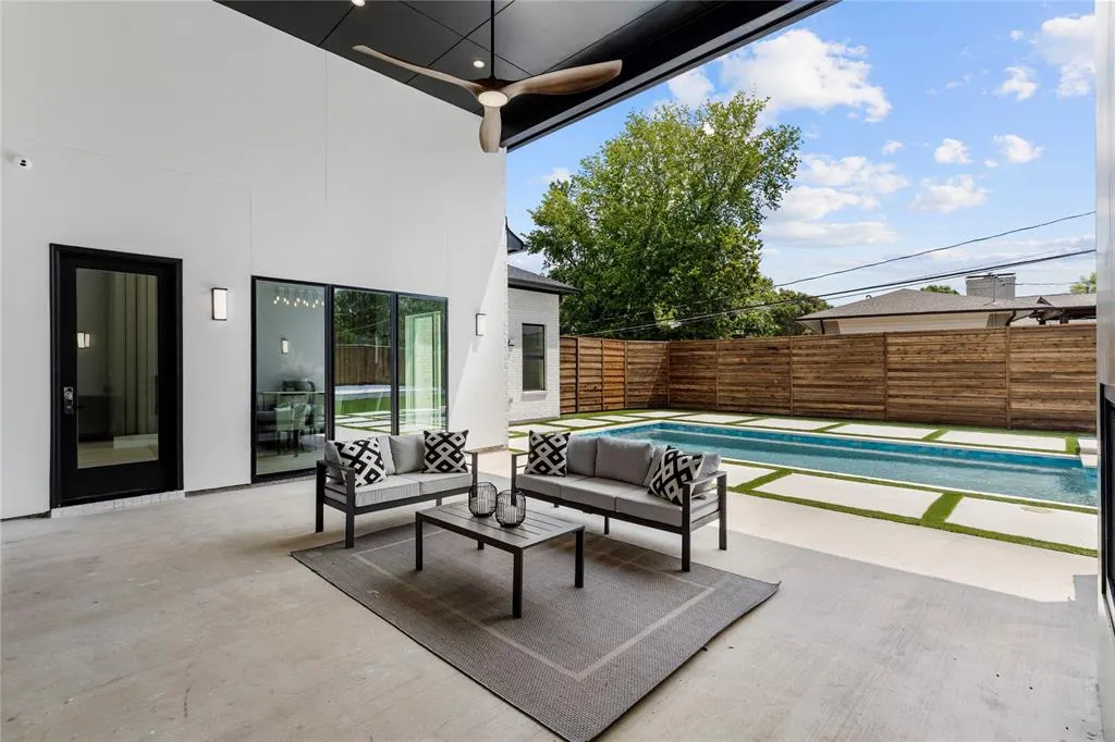 11232 Hillcrest Road