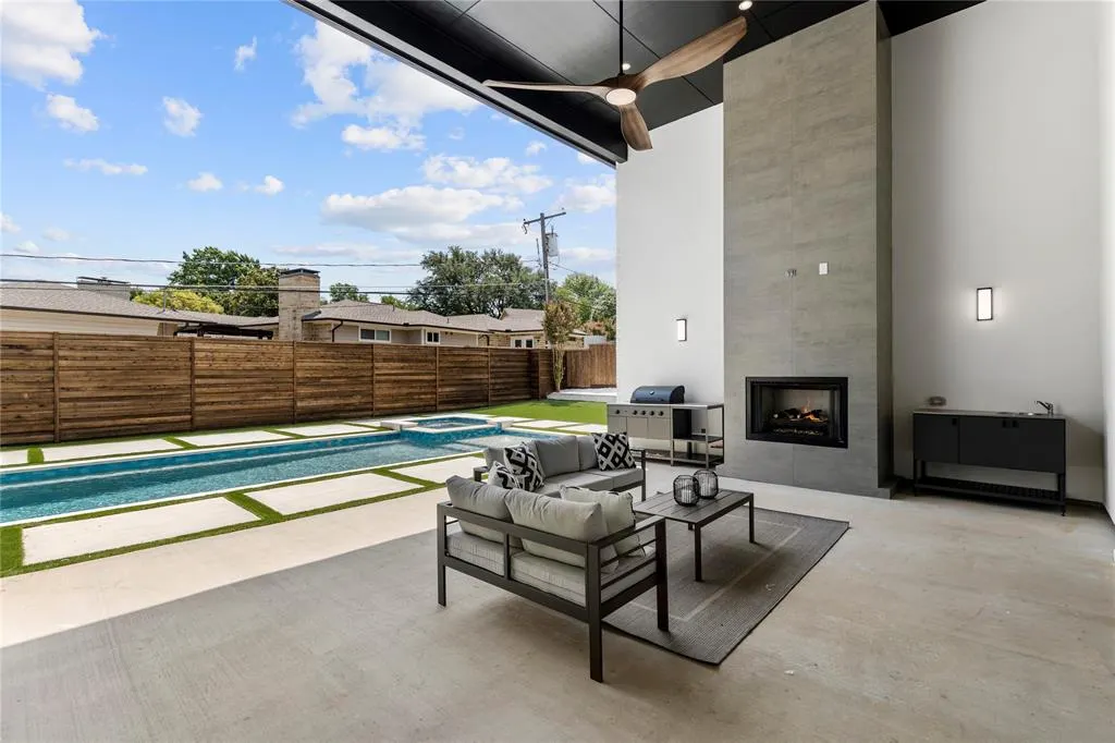 11232 Hillcrest Road