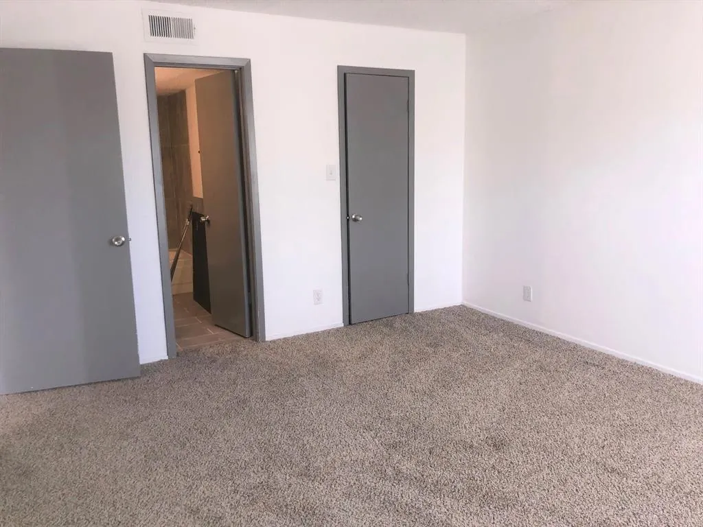 919 S Weatherred Drive, #206