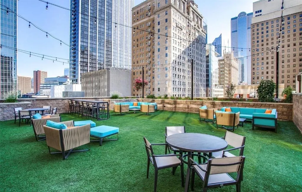 1200 Main Street, #1404