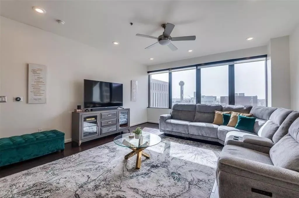 1200 Main Street, #1404