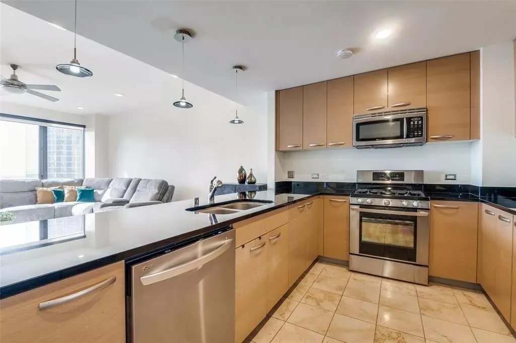 1200 Main Street, #1404