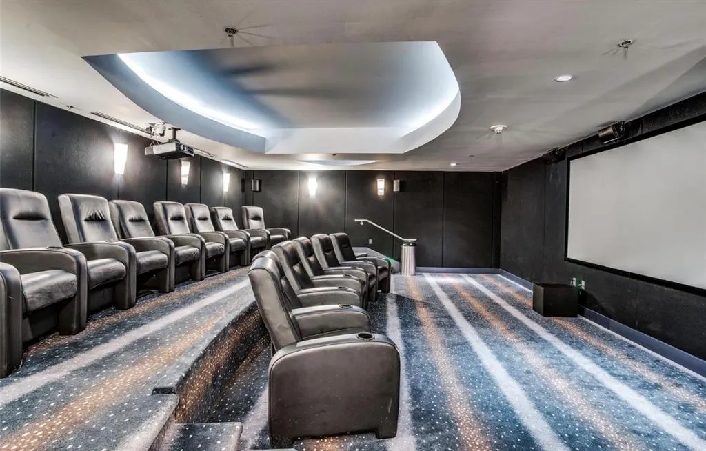 1200 Main Street, #1404