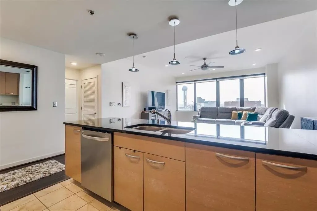 1200 Main Street, #1404