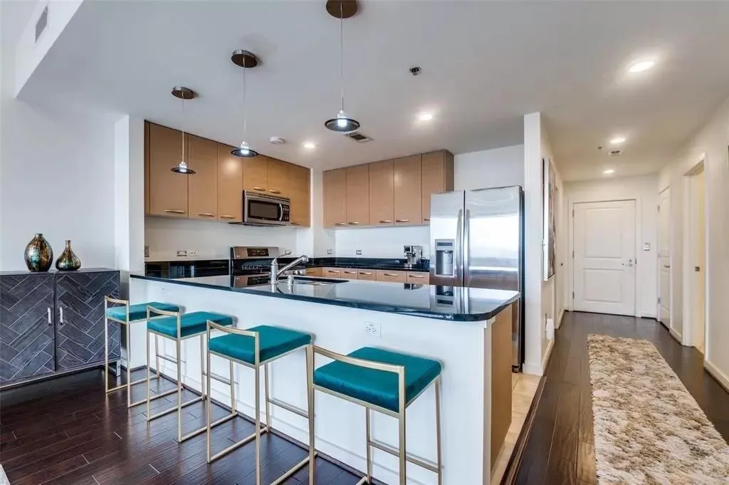 1200 Main Street, #1404