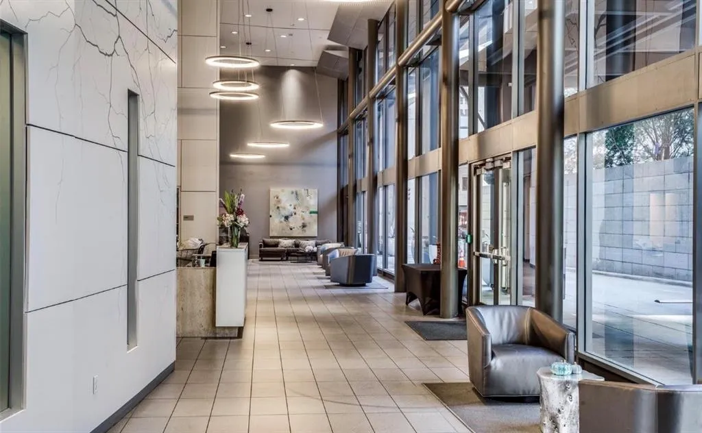 1200 Main Street, #1404