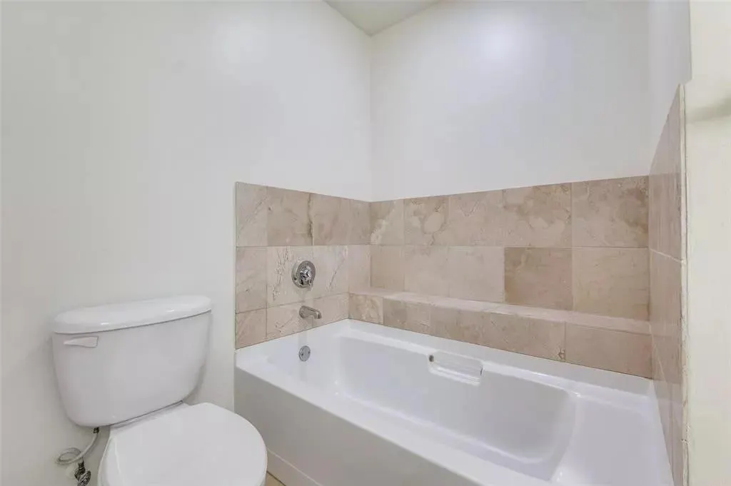 1200 Main Street, #1404