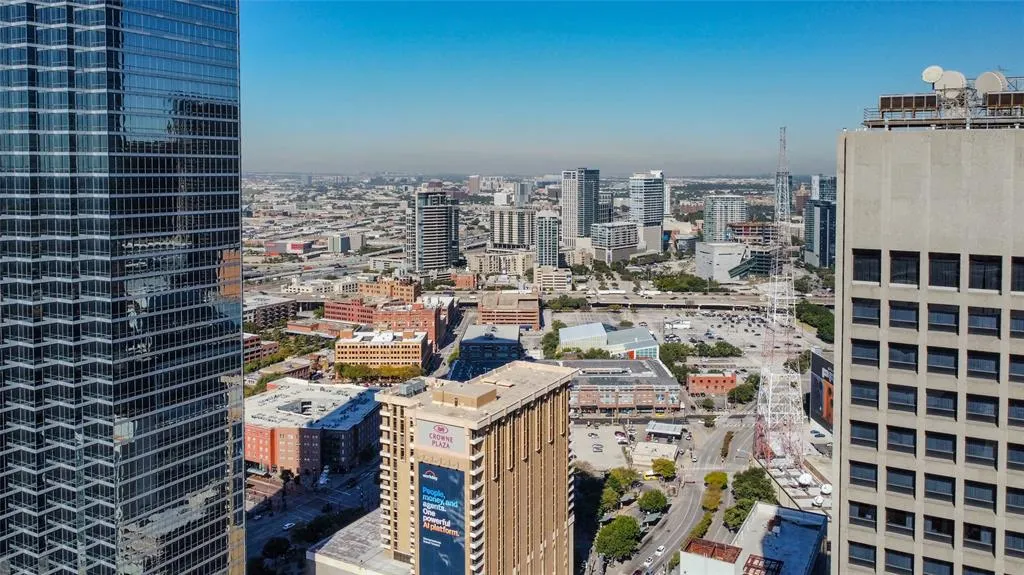 1200 Main Street, #1404