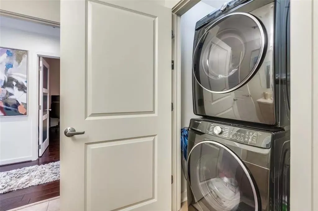 1200 Main Street, #1404