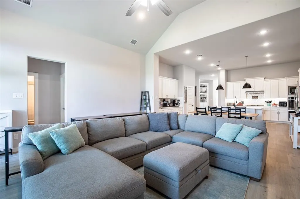 3009 Three Oaks Trail