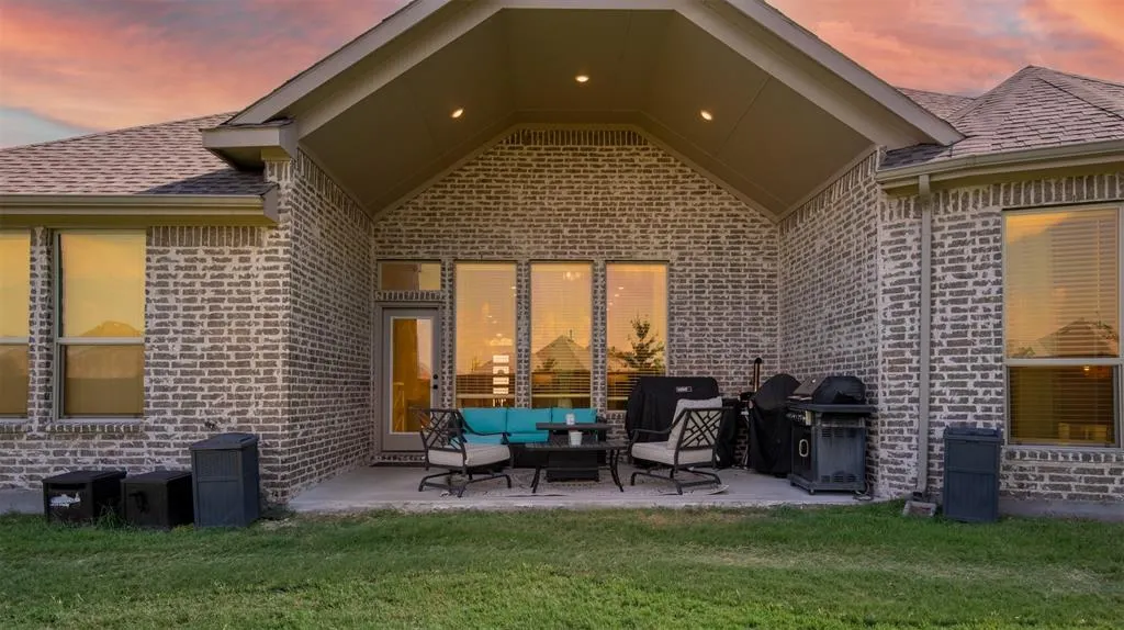 3009 Three Oaks Trail