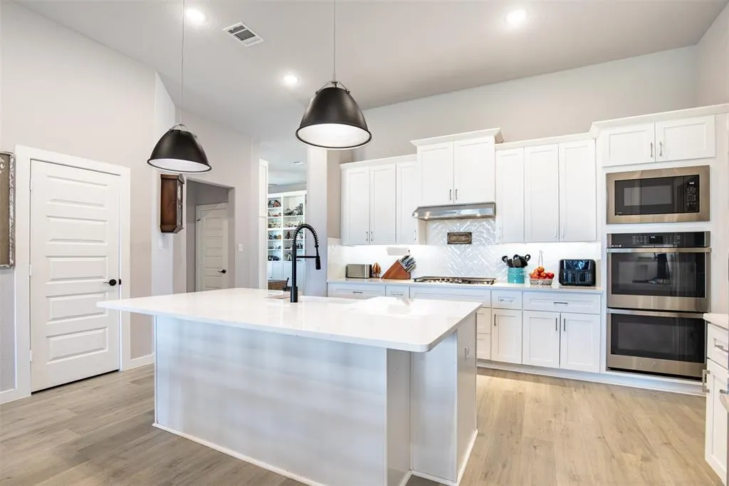 3009 Three Oaks Trail