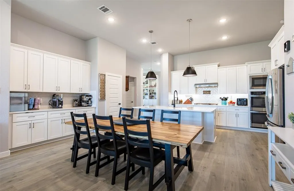 3009 Three Oaks Trail
