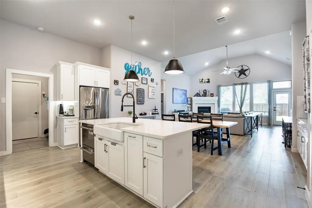 3009 Three Oaks Trail