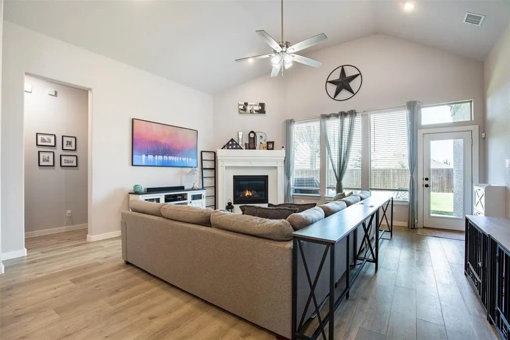 3009 Three Oaks Trail