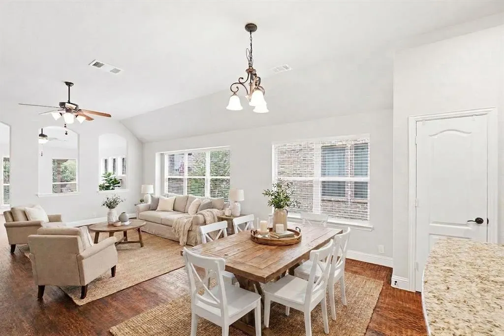 4404 Juniper Lane
