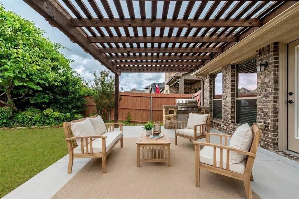 4404 Juniper Lane