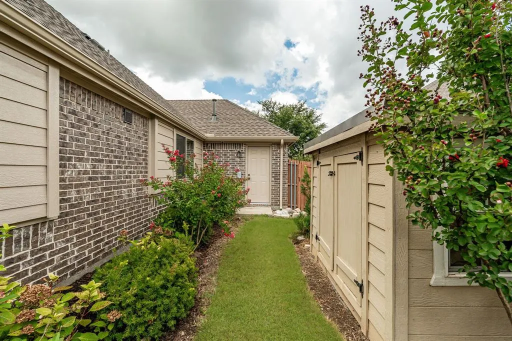 4404 Juniper Lane