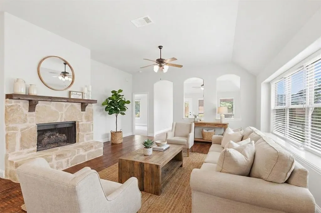 4404 Juniper Lane