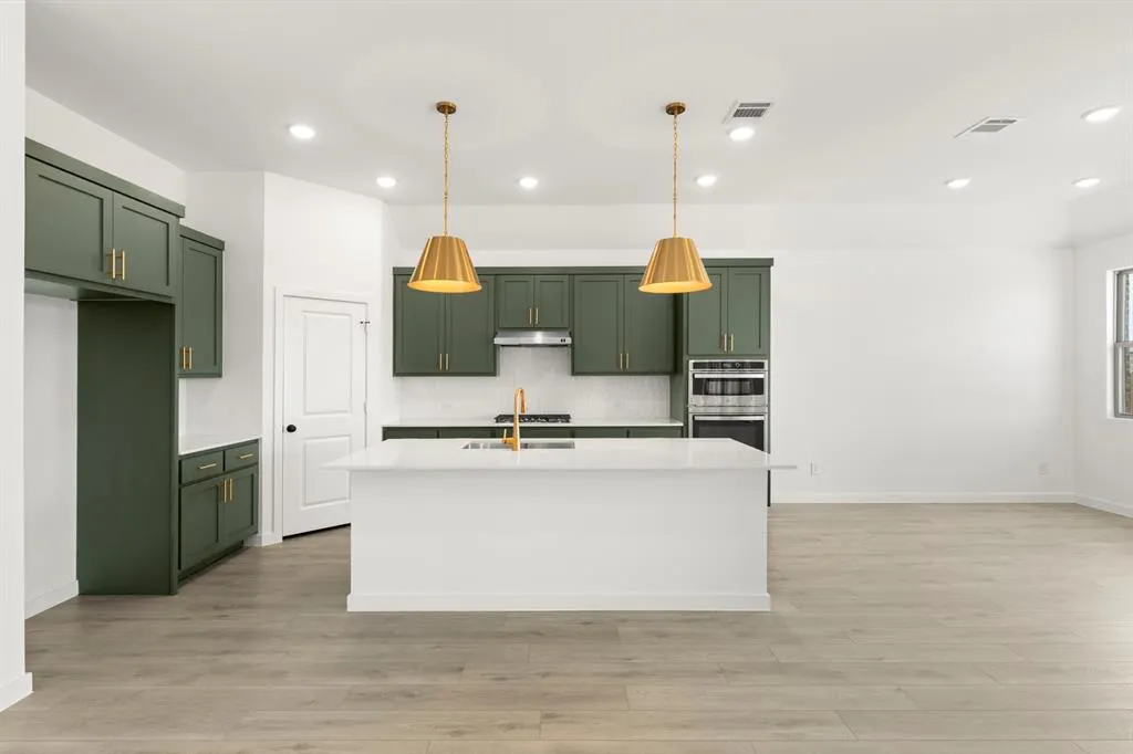 4313 Bellflower Lane