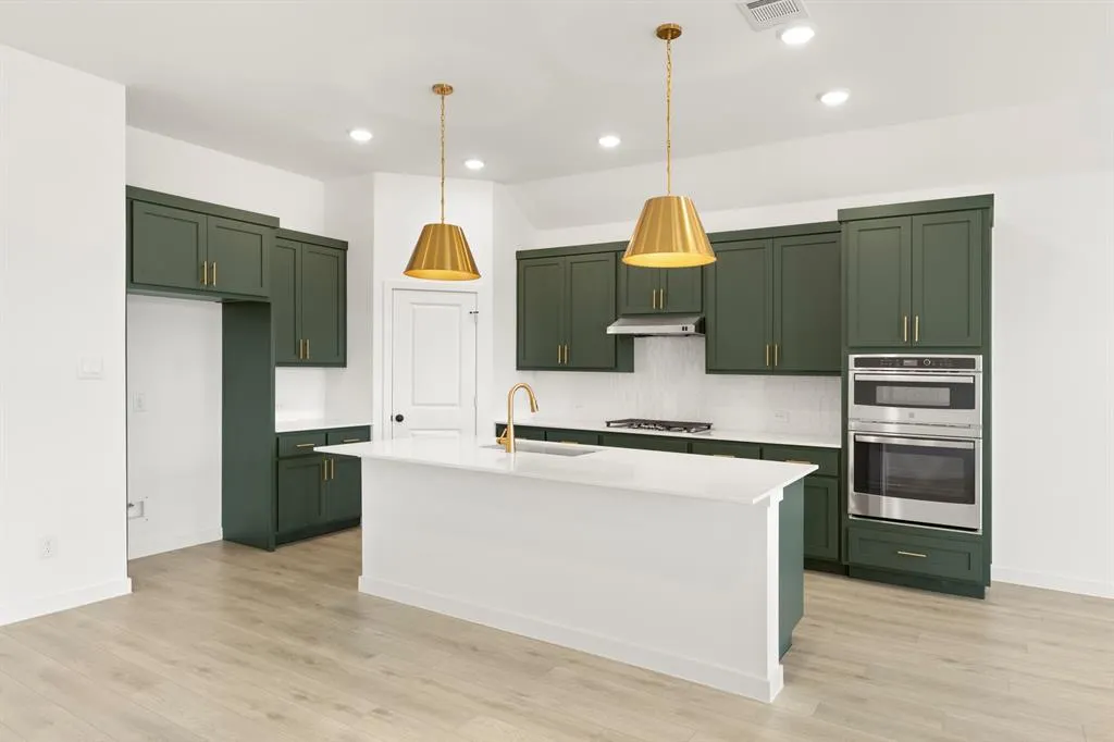 4313 Bellflower Lane
