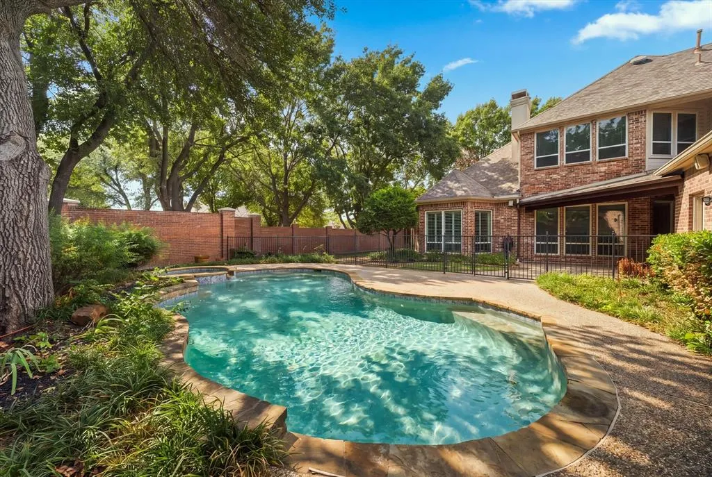 5900 Lennox Hill Drive