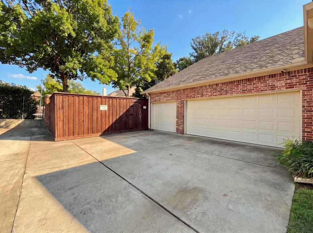 5900 Lennox Hill Drive