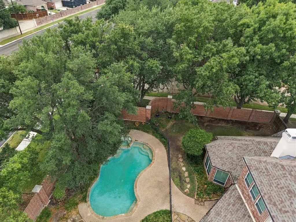 5900 Lennox Hill Drive